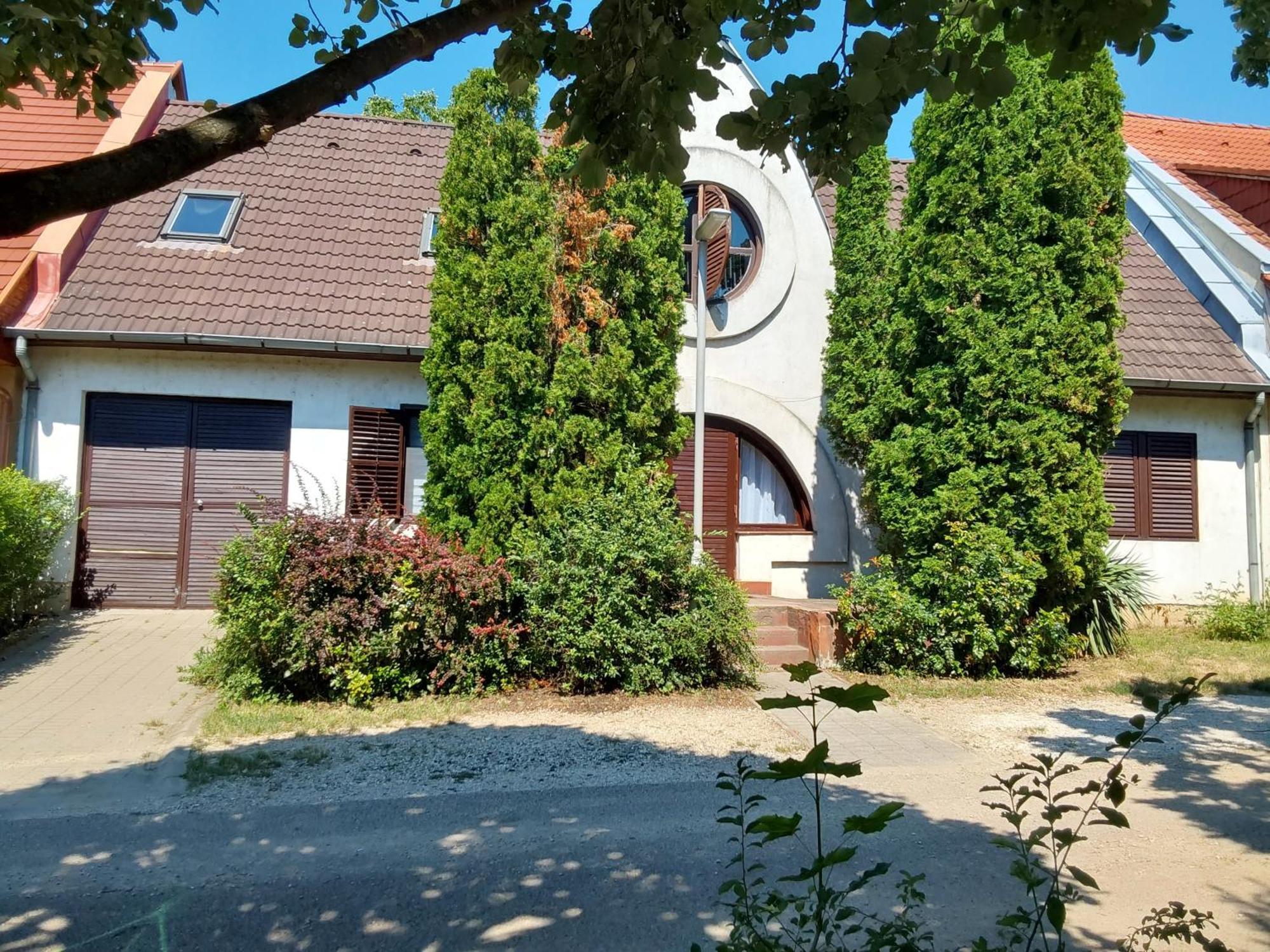 Tuerkiz Apartman - 5 Szobas 13 Fos Apartmanhaz 4Km A Balaton- Balatonszabadi Fürdőtelep エクステリア 写真